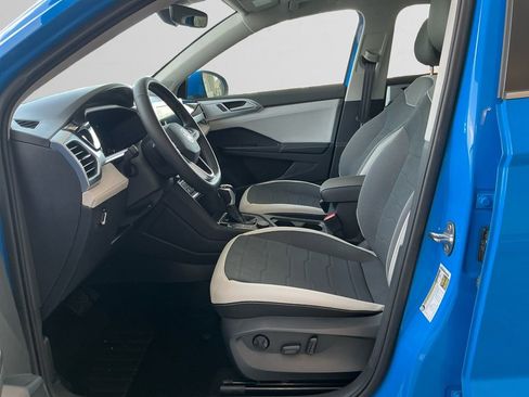 New 2025 Volkswagen Taos SE image 9