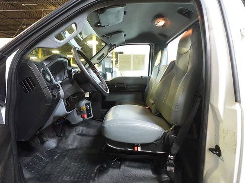 Used 2019 Ford F750 2WD Regular Cab Super Duty image 18