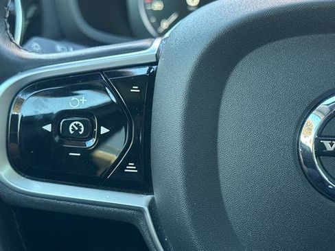 Used 2020 Volvo V60 T5 Cross Country image 26