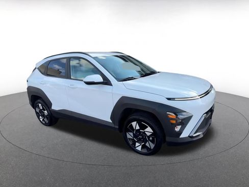 Used 2025 Hyundai Kona SEL image 2