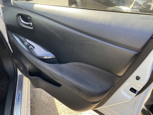 Used 2015 Nissan Leaf SV image 19