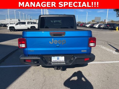 Used 2020 Jeep Gladiator Overland image 4