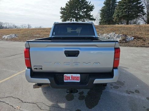 Used 2025 Toyota Tacoma TRD Off-Road image 5