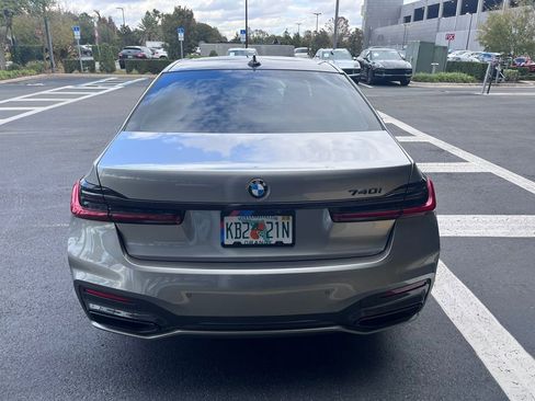 Used 2022 BMW 740i w/ M Sport Package image 11