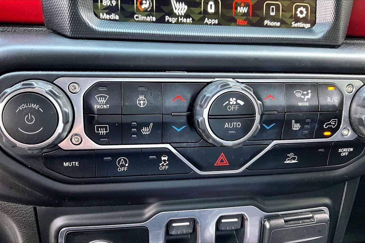 Used 2023 Jeep Wrangler Rubicon w/ Cold Weather Group AWD/4WD image 17