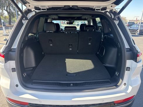 Certified 2024 Jeep Grand Cherokee Limited w/ Luxury Tech Group II image 7