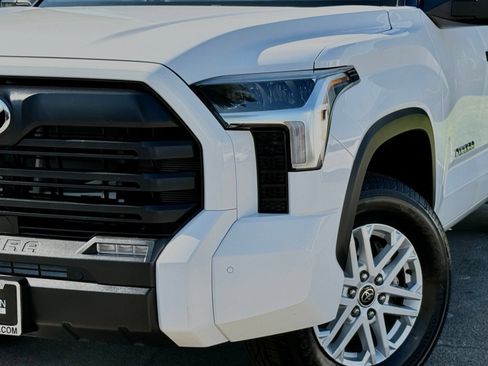 Used 2022 Toyota Tundra SR5 w/ SR5 Convenience Package AWD/4WD image 3