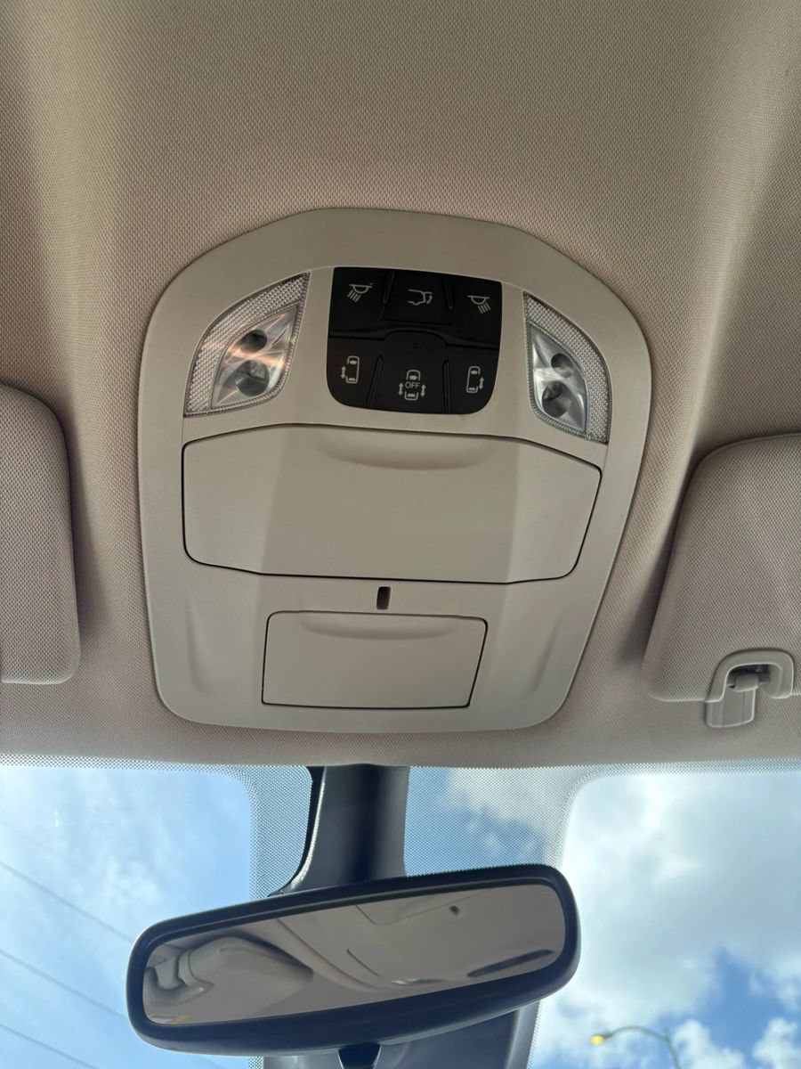 Used 2024 Chrysler Pacifica Touring-L FWD image 28