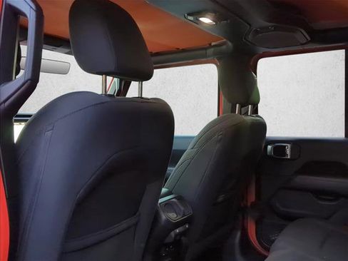 Used 2018 Jeep Wrangler Unlimited Sahara image 15