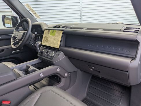 New 2026 Land Rover Defender 130 X-Dynamic SE AWD/4WD image 33