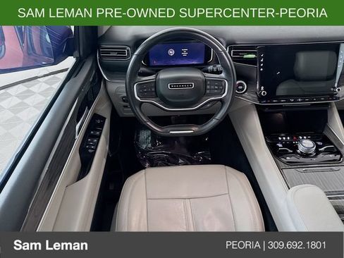 Used 2022 Jeep Wagoneer Series III AWD/4WD image 23