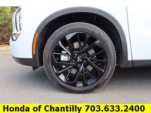Used 2024 Mitsubishi Outlander SE Black Edition image 28