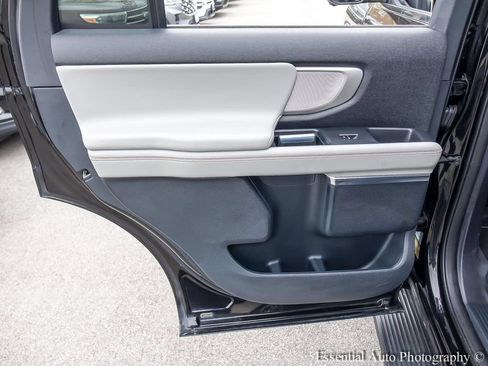 Used 2025 Ford Expedition Active AWD/4WD image 26