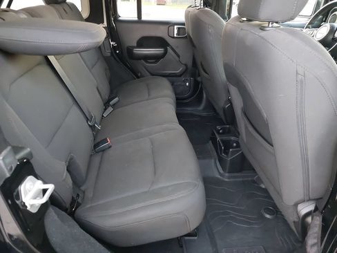 Used 2018 Jeep Wrangler Unlimited Sport S AWD/4WD image 32