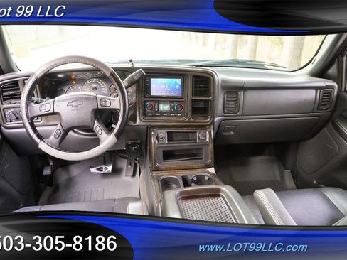 Used 2006 Chevrolet Silverado 2500 LT w/ Heavy-Duty Power Package image 2