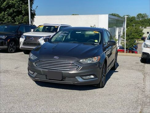 Used 2017 Ford Fusion SE w/ Equipment Group 201A FWD image 3