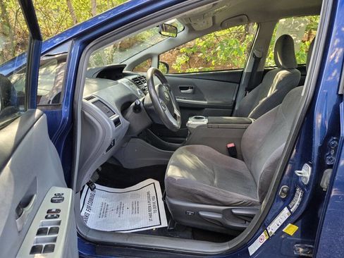 Used 2014 Toyota Prius V image 10
