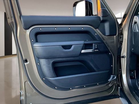 Certified 2025 Land Rover Defender 110 X image 18