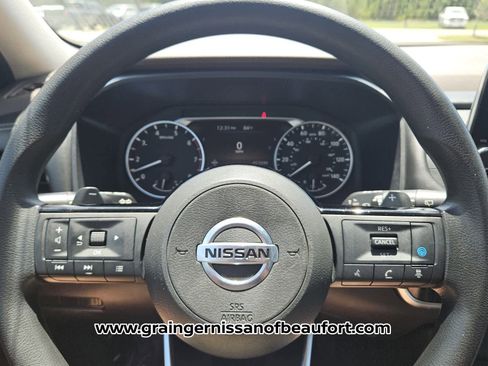 Used 2021 Nissan Rogue SV FWD image 11