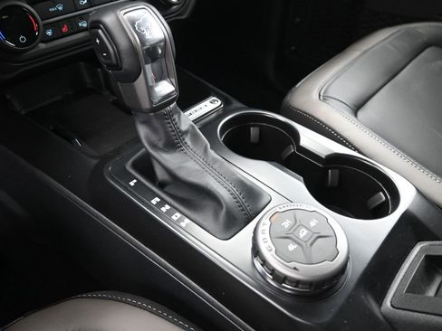 New 2025 Ford Bronco Outer Banks image 9