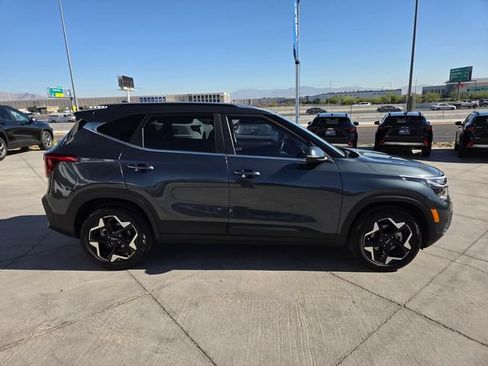 Used 2024 Kia Seltos EX FWD image 7