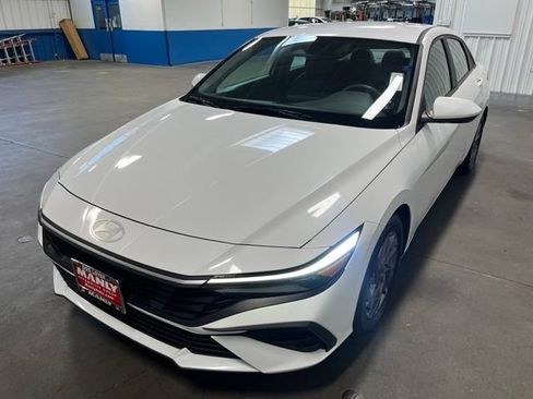 Used 2024 Hyundai Elantra SEL FWD image 7