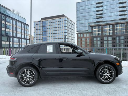 Certified 2026 Porsche Macan AWD/4WD image 7