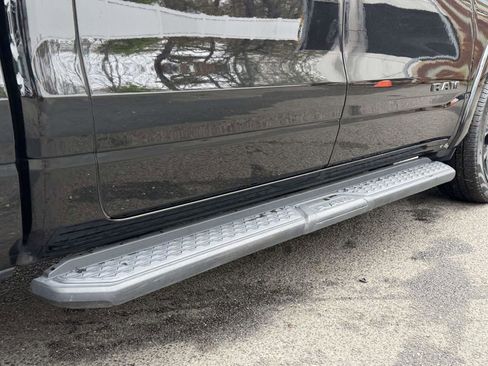 Used 2022 RAM 1500 Laramie AWD/4WD image 16