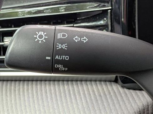 Used 2025 Toyota Camry SE image 9