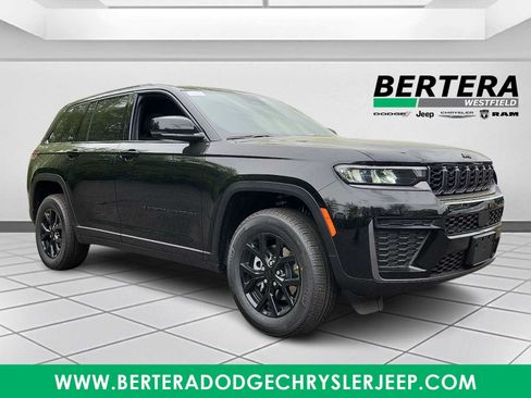 New 2026 Jeep Grand Cherokee Altitude AWD/4WD image 1