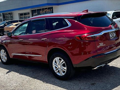 Used 2021 Buick Enclave Essence w/ Sound and Sites Package AWD/4WD image 5