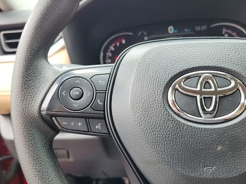 Certified 2025 Toyota RAV4 LE FWD image 18