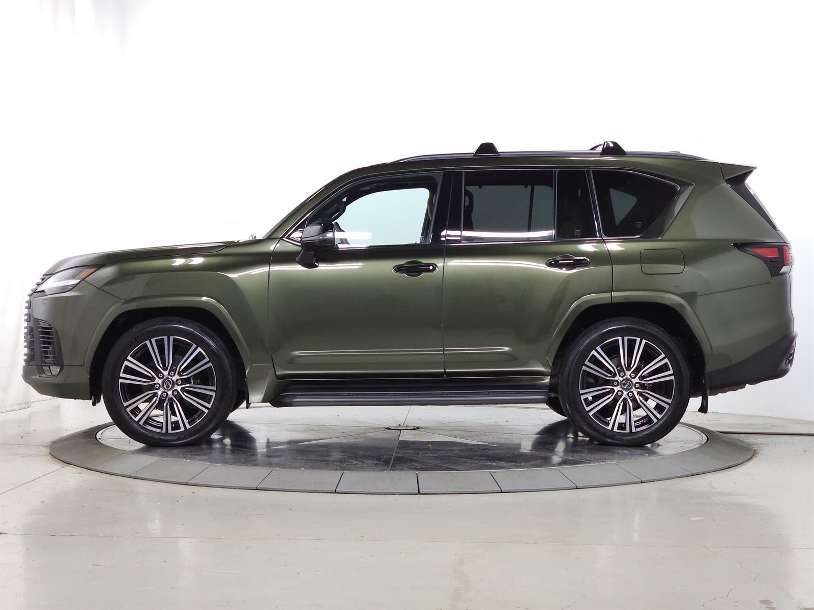 Used 2025 Lexus LX 600 4WD w/ Luxury Package image 5