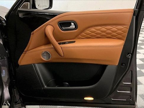 Used 2024 INFINITI QX80 Sensory w/ Cargo Package image 19