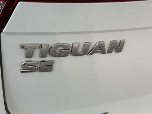 Used 2020 Volkswagen Tiguan SE R-Line FWD image 33