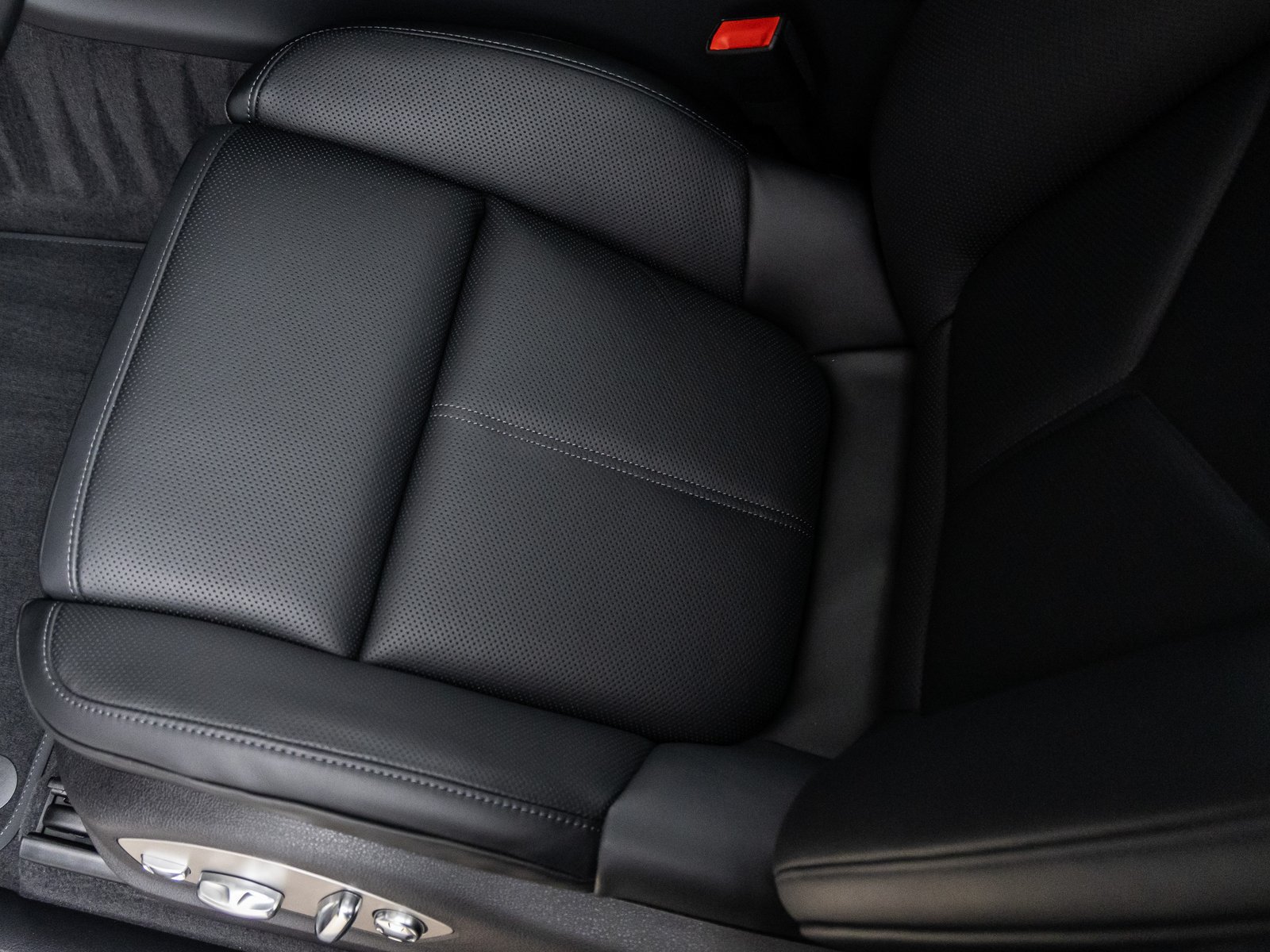 Certified 2026 Porsche Macan AWD/4WD image 23