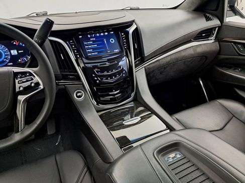 Used 2019 Cadillac Escalade Platinum image 25