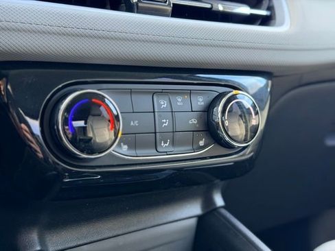 Certified 2024 Chevrolet TrailBlazer LT w/ LT Cold Weather Package image 14