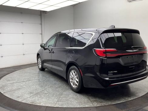 Used 2024 Chrysler Pacifica Touring-L image 37