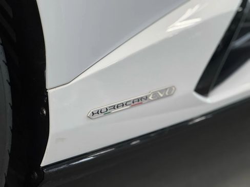 Used 2020 Lamborghini Huracan EVO image 21
