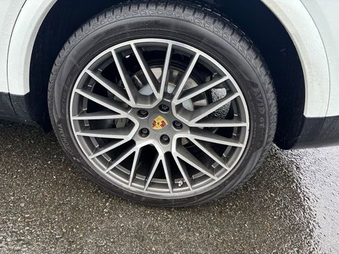 Used 2021 Porsche Cayenne S AWD/4WD image 9