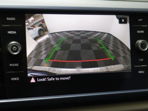 Used 2022 Volkswagen Taos SE image 9