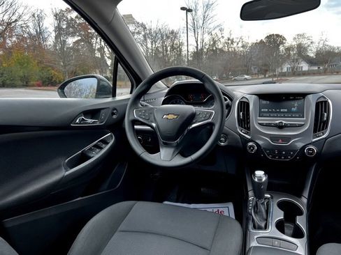 Used 2018 Chevrolet Cruze LT w/ Convenience Package image 31