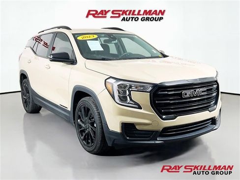 Used 2023 GMC Terrain SLE w/ Driver Convenience Package image 1