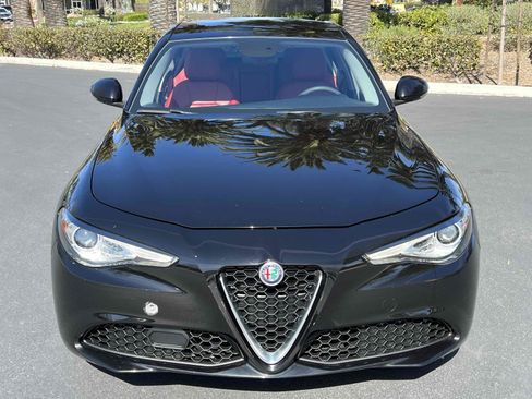 Used 2019 Alfa Romeo Giulia image 14