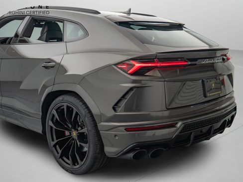 Used 2022 Lamborghini Urus AWD/4WD image 30