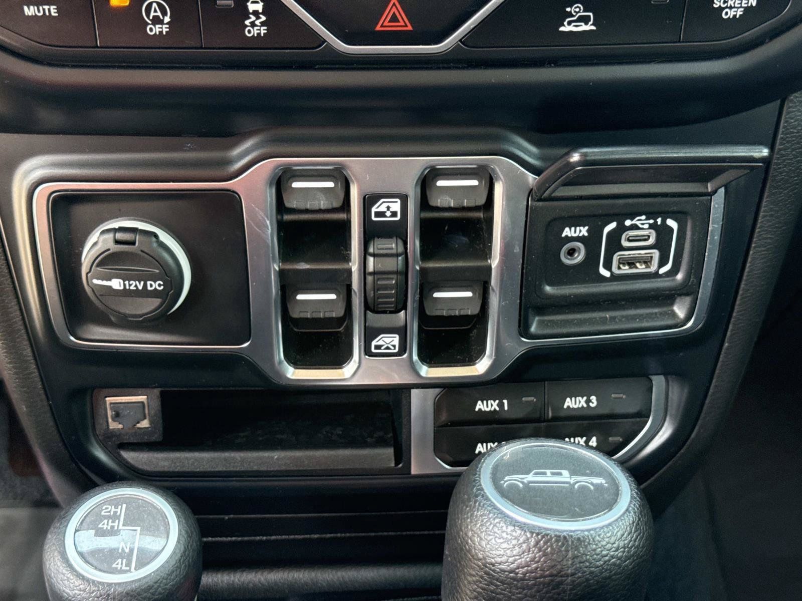 Certified 2023 Jeep Gladiator Sport AWD/4WD image 28