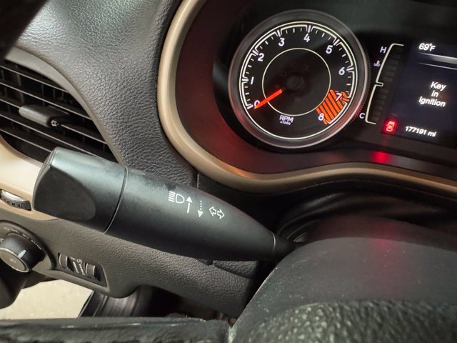 Used 2015 Jeep Cherokee Latitude w/ Cold Weather Group AWD/4WD image 23