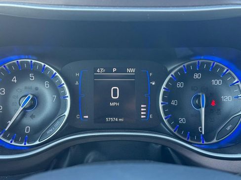 Used 2023 Chrysler Voyager LX image 23