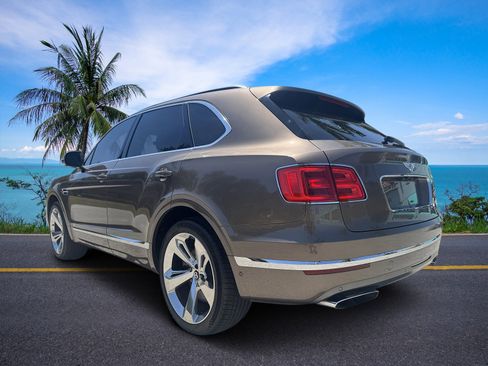 Used 2018 Bentley Bentayga image 28